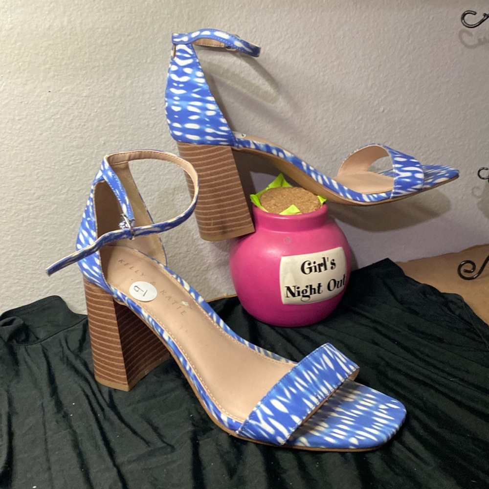 Ladies shoes size 9